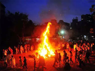 Holika Dahan 2024: होलिका दहन की पौराणिक कथा, भविष्यवाणी और अनुष्ठान