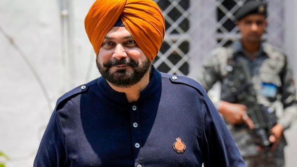 Navjot Singh Sidhu एक बार फिर कमेंटेटर के रूप में IPL 2024 में शामिल होंगे