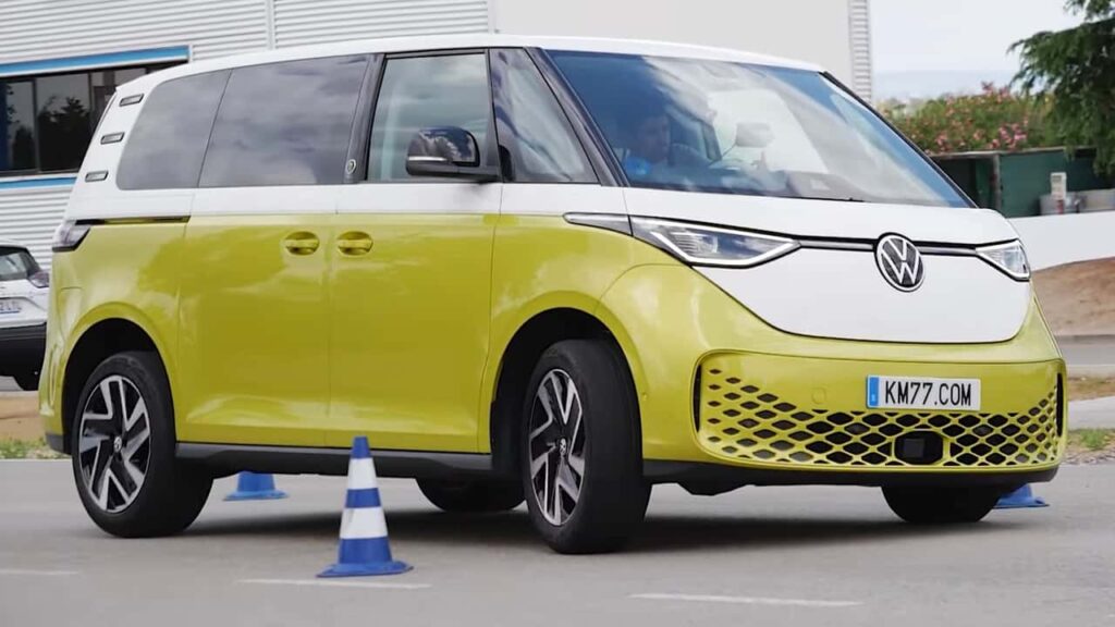 Volkswagen ID.Buzz GTX इलेक्ट्रिक वैन 21 मार्च को अपना विश्व प्रीमियर मनाएगी।