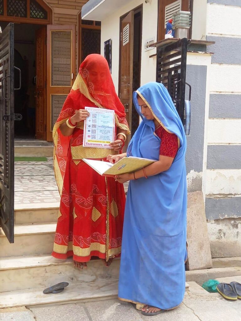 बूथ अवेयरनेस ग्रुप द्वारा घर-घर जाकर किया जा रहा मतदाताओं को जागरूक