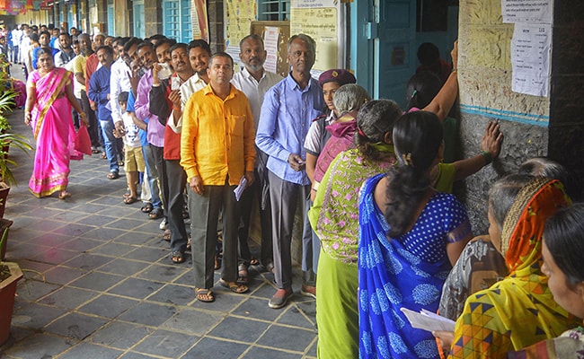 आओ बूथ चले अभियान: राजस्थान के दौसा मैं, 7 एवं 14 अप्रैल को मतदाता मार्गर्दशिका व पर्ची वितरण।