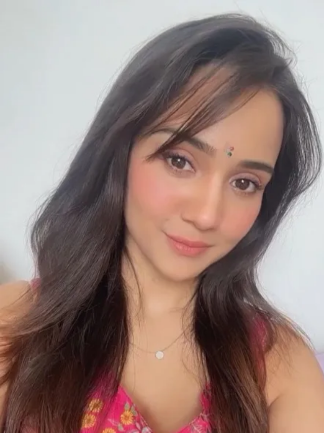 एक्ट्रेस आशी सिंह ने मुंबई में खरीदा अपने सपनों का आशियाना