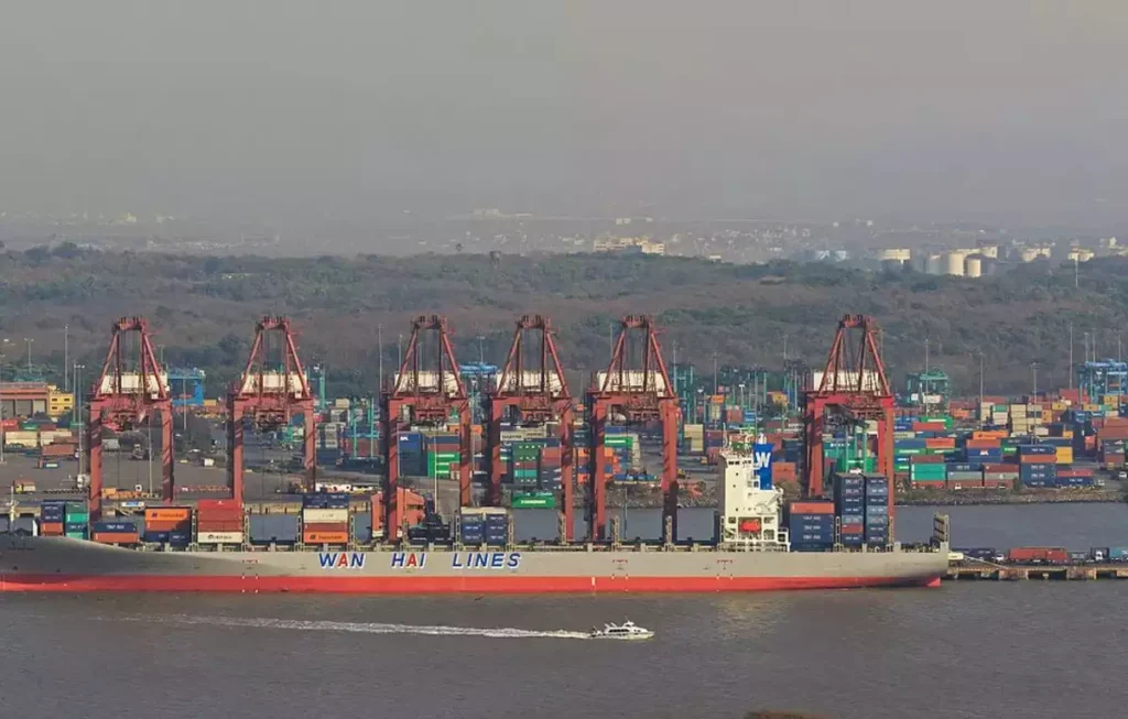 Jawaharlal Nehru Port अथॉरिटी (जेएनपीए) ने 6.43 मिलियन टीईयू का रिकॉर्ड थ्रूपुट हासिल किया है।