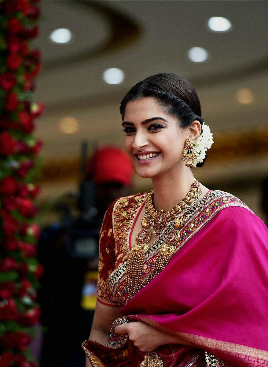 Sonam Kapoor को भारतीय फैशन पर गर्व, योग और अध्यात्म को लेकर बोलीं- ‘कई धर्मों के लोग…’