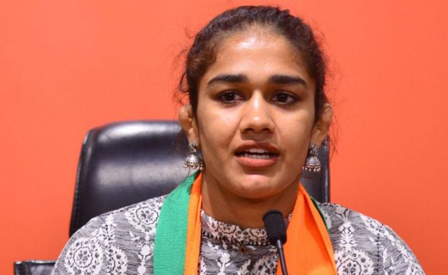 Babita Phogat: BJP से टिकट की दावेदारी पर कही बड़ी बात, चुनावी रण में क्या फिर से कूदेंगी पहलवान