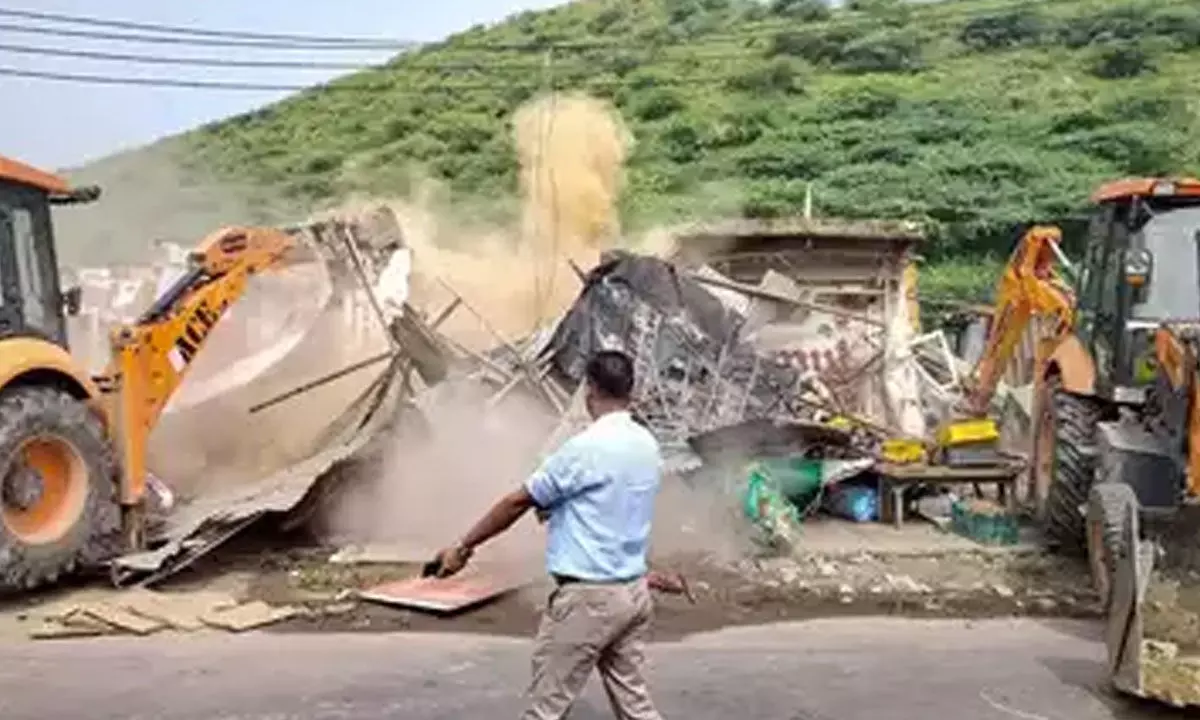 Delhi: सावधान! फिर शहर में चलेगा अवैध निर्माण पर बुलडोजर, हाईकोर्ट का आदेश