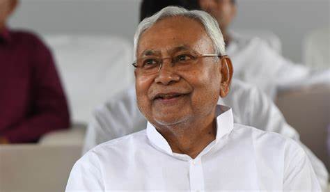 CM Nitish Kumar News: हम आपके पैर पकड़ते हैं… CM के इस ‘पैंतरे’ पर  बिहार में तेज सियासी हलचल, क्या कह दिया तेजस्वी ने