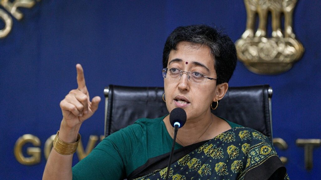 CM Atishi Marlena: दिल्ली के बड़े-बड़े अस्पतालों में दागी डॉक्टर्स सीमेंट की तरह जम गए हैं,  CVC गाइडलाइंस उड़ रहे हैं. क्या आतिशी लेंगी कार्रवाई?