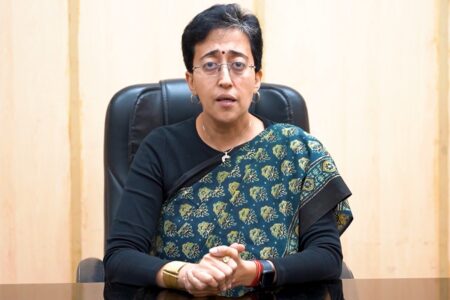 क्या CM Atishi दिल्ली में स्वास्थ्य, शिक्षा विभागों में संकट का समाधान कर सकती हैं?