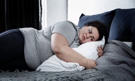 Weight Loss and Sleep Connection: क्या देर से उठने से मोटापा बढ़ सकता है? डाइटिशियन से पता करें कि कौन सी आदतें वजन बढ़ाने के लिए जिम्मेदार हैं