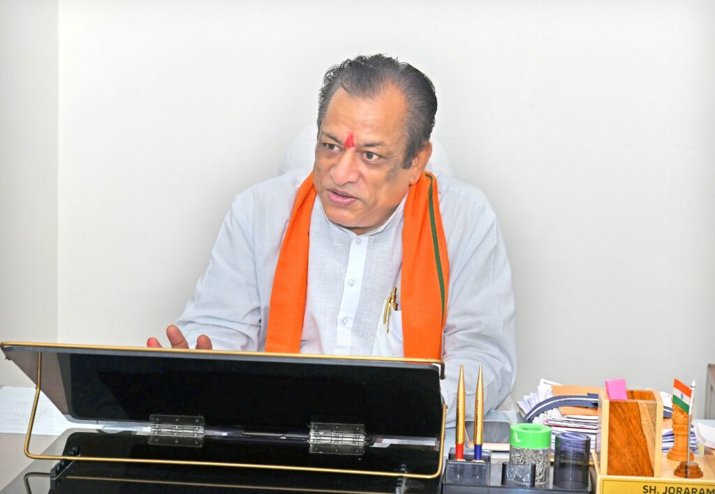 Joraram Kumawat: पशुपालन मंत्री ने हाइवे पर पशुओं का विचरण रोकने के लिए व्यवस्थाएं सुनिश्चित करने के दिये निर्देश