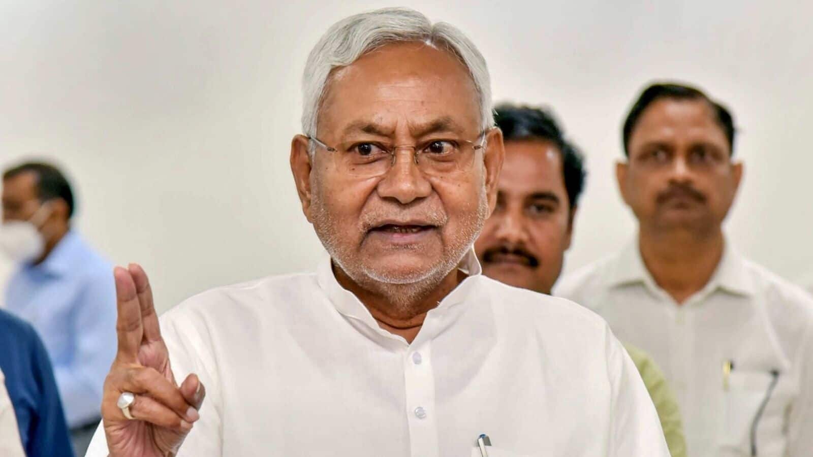 CM Nitish Kumar ने सीवान और सारण में हुयी जहरीली शराब कांड की उच्चस्तरीय समीक्षा की