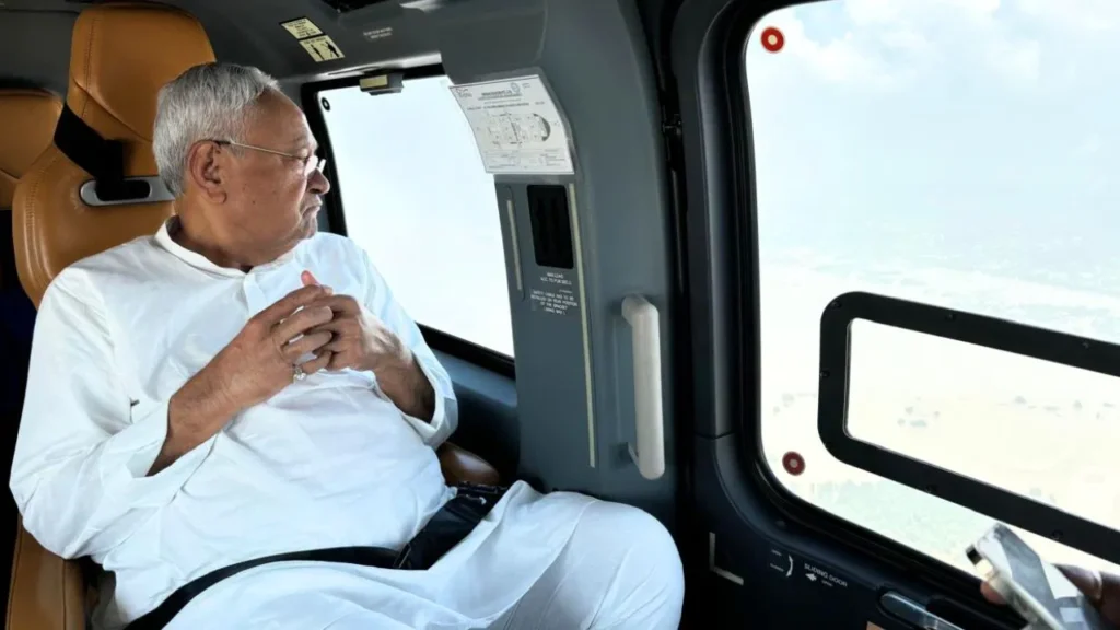 CM Nitish Kumar ने कोषी, गंडक एवं गंगा नदियो के बाढ़ प्रभावित क्षेत्रों का किया एरियल सर्वे, अधिकारियों को दिये आवष्यक दिषा-निर्देष CM Nitish Kumar ने कोषी, गंडक एवं गंगा नदियो के बाढ़ प्रभावित क्षेत्रों का किया एरियल सर्वे, अधिकारियों को दिये आवष्यक दिषा-निर्देष