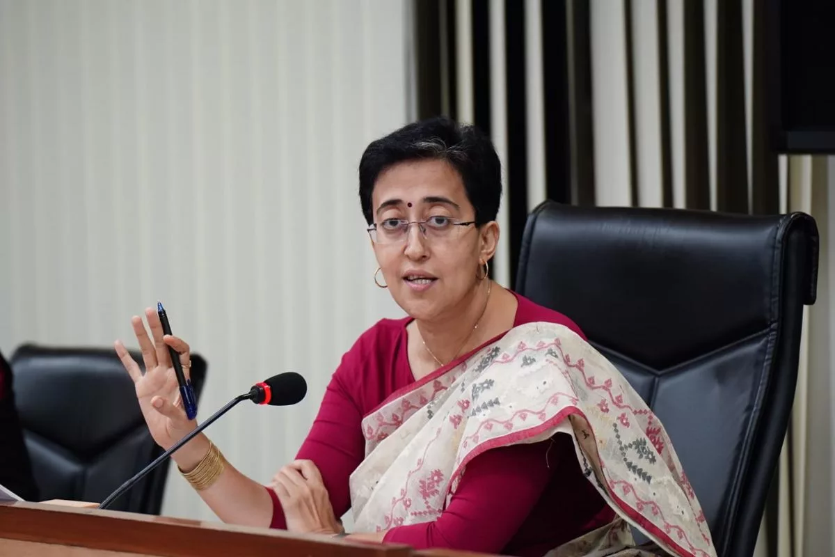 CM Atishi: प्रदूषण के खिलाफ बस मार्शल और सीडीवी तैनात किए जाएंगे