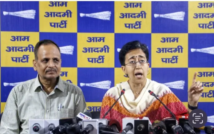 Delhi में वायु और जल प्रदूषण के लिए CM Atishi ने भाजपा की “गंदी राजनीति” को दोषी ठहराया