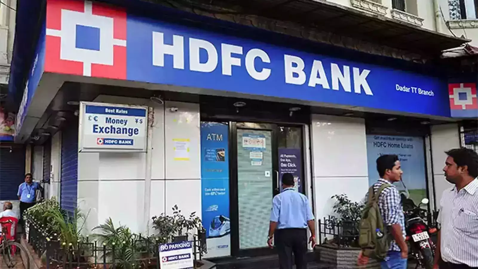 HDFC के शेयर रॉकेट बनेंगे? 2 विदेशी कंपनियों ने 755 करोड़ रुपये डाले, कौन थे बेचने वाले?