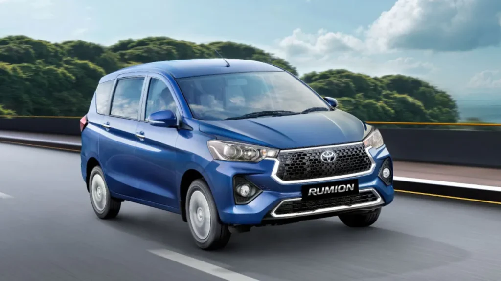 Toyota Rumion का फेस्टिव एडिशन लॉन्च, ₹20,000 से ज्यादा के एक्सेसरीज मुफ्त मिलते हैं और 26 किमी की माइलेज