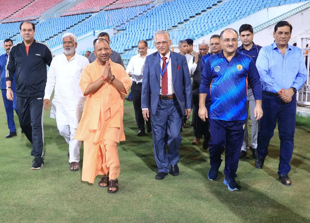 CM Yogi ने 36वें ऑल इण्डिया एडवोकेट्स क्रिकेट टूर्नामेण्ट का शुभारम्भ किया CM Yogi ने 36वें ऑल इण्डिया एडवोकेट्स क्रिकेट टूर्नामेण्ट का शुभारम्भ किया
