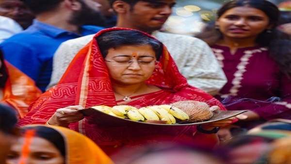 छठ पूजा समारोह: दिल्ली की CM Atishi ने गिरि नगर घाट पर ‘संध्या अर्घ्य’ किया सतर्कता