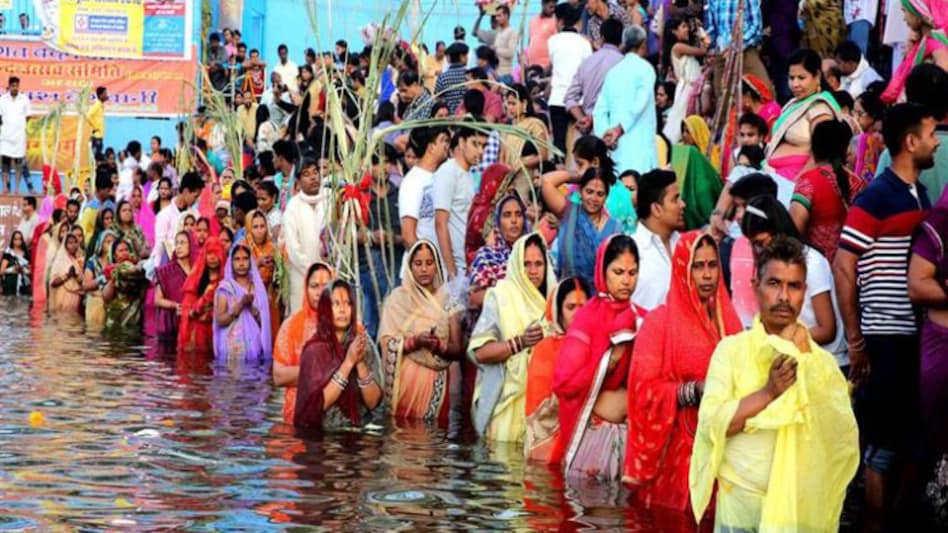 Chhath Puja 2024: छठ पूजा से पहले महिलाएं भीख क्यों मांगती हैं? ये है कारण