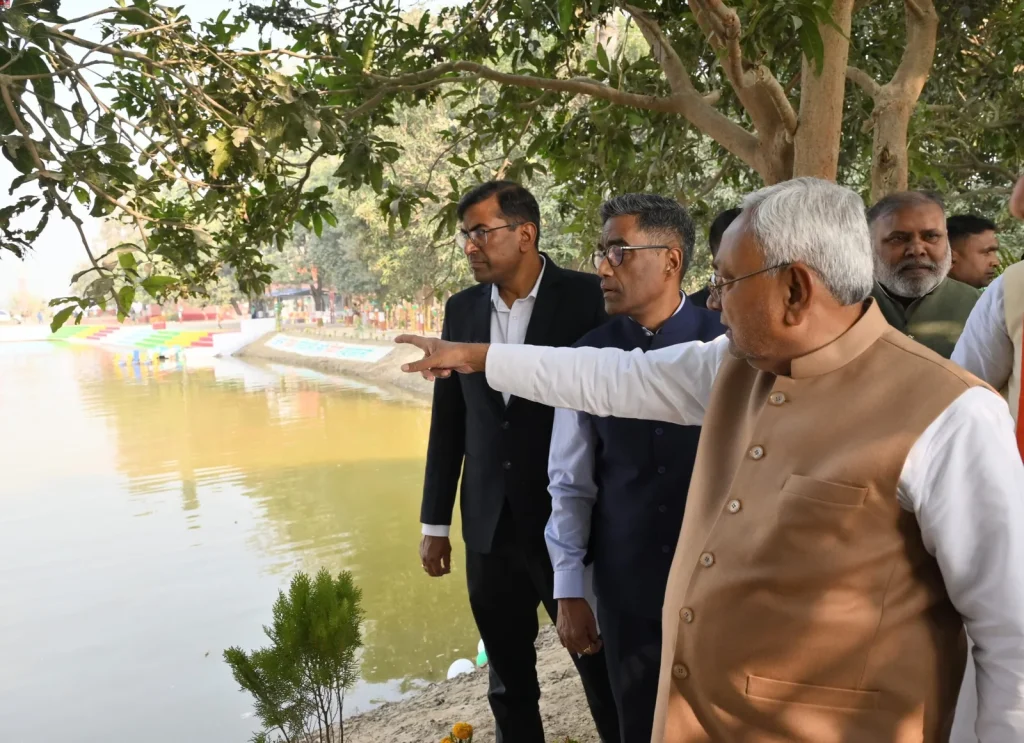 मुख्यमंत्री श्री नीतीश कुमार ने ‘प्रगति यात्रा’ के दौरान सीतामढ़ी जिले के डुमरा प्रखंड के मनियारी में विकास कार्यों का लिया जायजा मुख्यमंत्री श्री नीतीश कुमार ने ‘प्रगति यात्रा’ के दौरान सीतामढ़ी जिले के डुमरा प्रखंड के मनियारी में विकास कार्यों का लिया जायजा