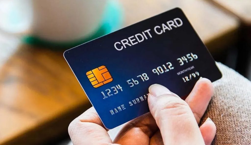 Credit Card Penalty Fee: सुप्रीम कोर्ट के इस फैसले से क्रेडिट कार्ड का इस्तेमाल अब पड़ेगा भारी