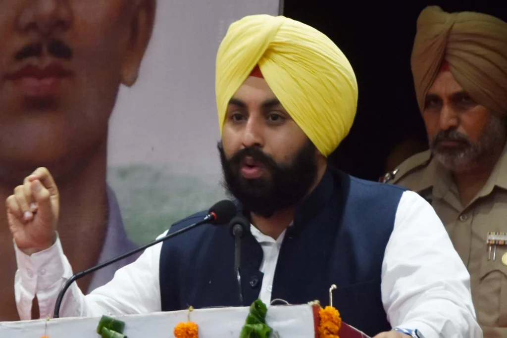 Harjot Singh Bains: पंजाब भर से 12वीं कक्षा के छात्रों को प्रतियोगी परीक्षाओं के लिए विशेष प्रशिक्षण दिया जाएगा