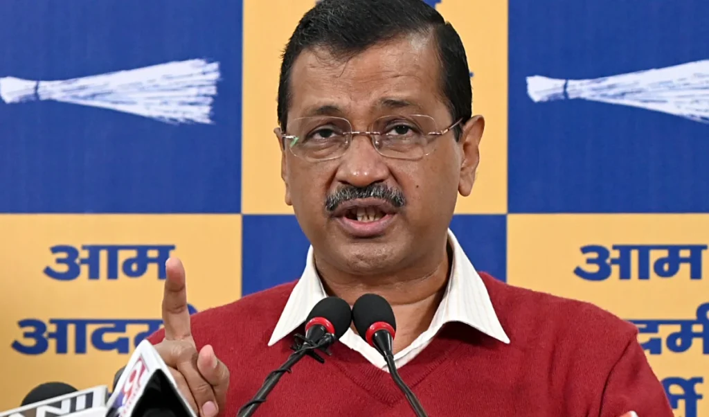 Arvind Kejriwal: दिल्ली में भाजपा वोटर्स का नाम हटवा रही है