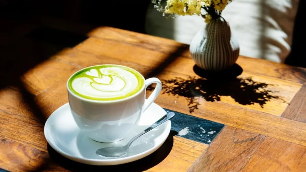 ग्रीन टी के बाद खूब ट्रेंड में है ग्रीन कॉफी, पीने के लाभ जानें ग्रीन टी के बाद खूब ट्रेंड में है ग्रीन कॉफी, पीने के लाभ जानें