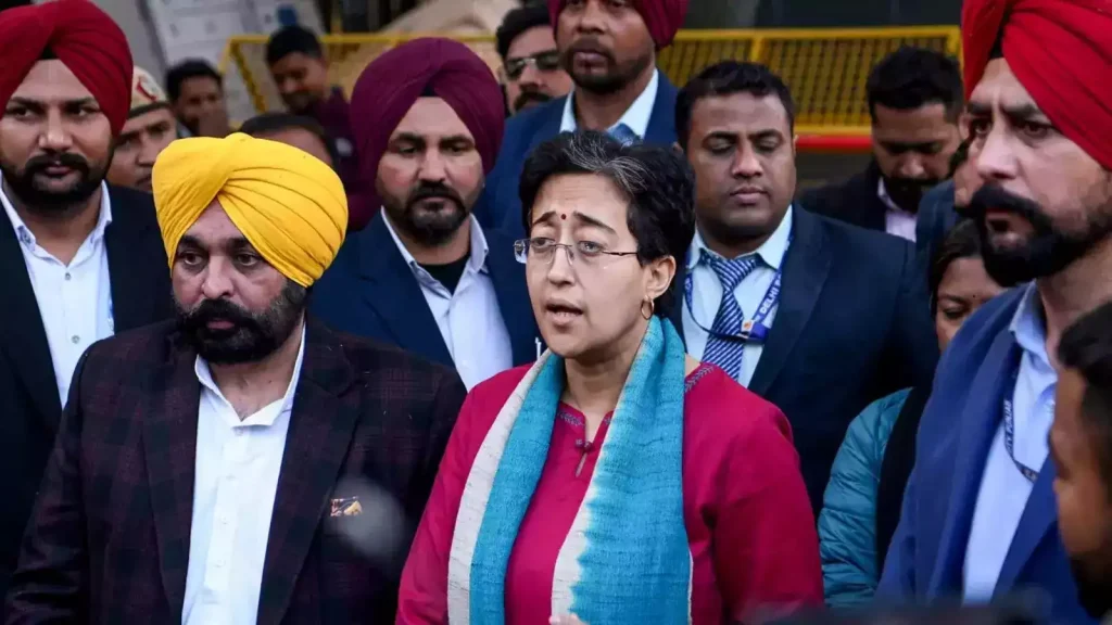 मुख्यमंत्री भगवंत सिंह मान और मुख्यमंत्री आतिशी ने यमुना मुद्दे पर EC से मुलाकात की, पूरा मामला जानें मुख्यमंत्री भगवंत सिंह मान और मुख्यमंत्री आतिशी ने यमुना मुद्दे पर EC से मुलाकात की, पूरा मामला जानें