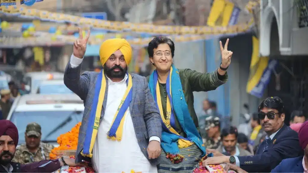 मुख्यमंत्री भगवंत मान ने कालकाजी में मुख्यमंत्री आतिशी के साथ किया रोड शो