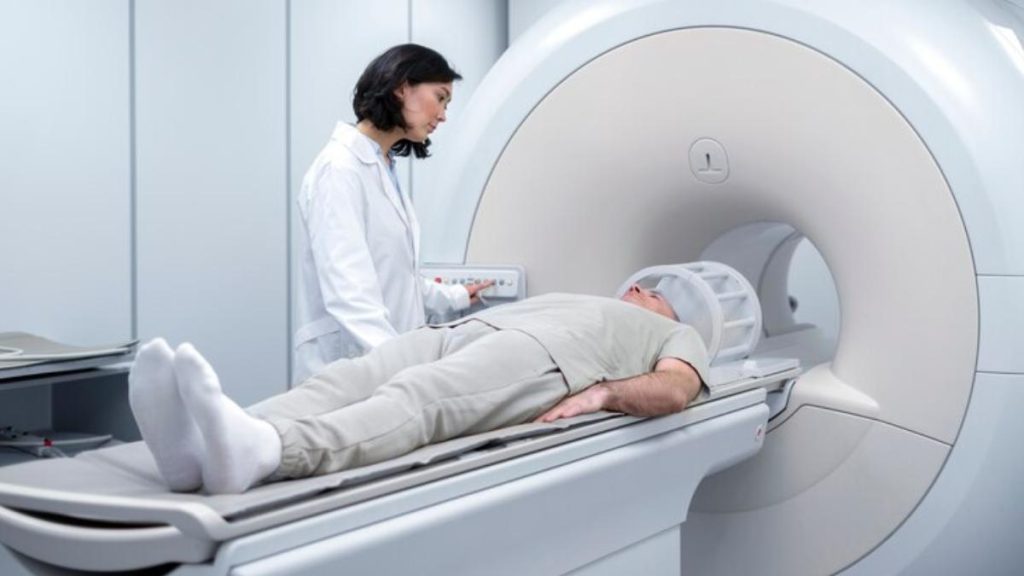 MRI कराने से पहले इन बातों का रखें ध्यान , नहीं तो आपकी जान जा सकती है। MRI कराने से पहले इन बातों का रखें ध्यान , नहीं तो आपकी जान जा सकती है।