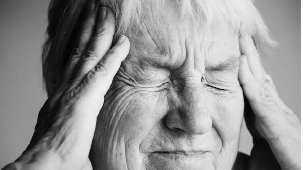 Alzheimer's causes: अब तक बुढ़ापे की इस बीमारी का कोई इलाज नहीं है, इसलिए कम उम्र से बचाव के ये उपाय शुरू कर दीजिए।
