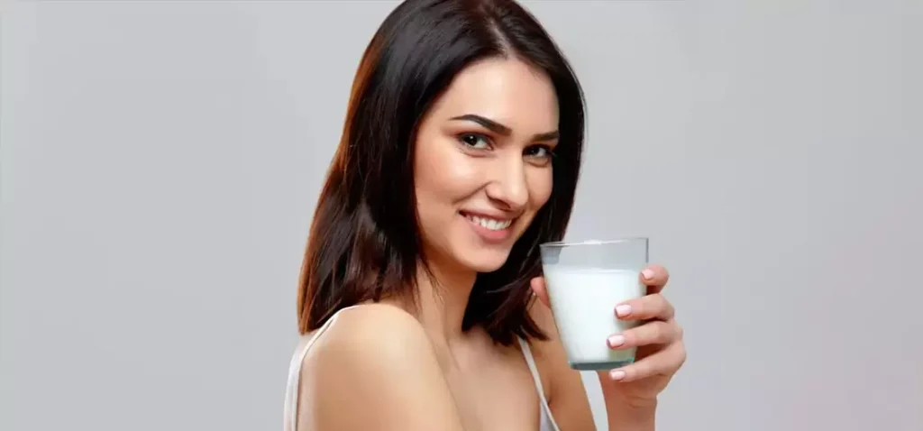 Milk Benefits: दूध के साथ पीने वाली ये चीजें संक्रमण से बचाती हैं, ये है उपाय