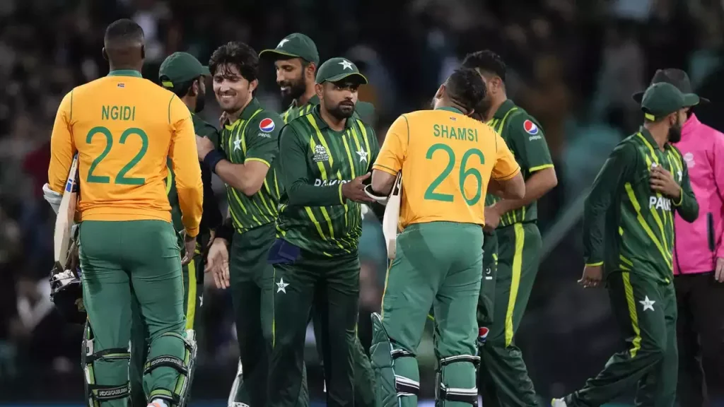 PAK VS SA: पाकिस्तान ने ट्राई सीरीज के फाइनल में बनाई जगह , चैंपियंस ट्रॉफी से पहले सबसे बड़ा रन चेज कर दक्षिण अफ्रीका को रौंदा 