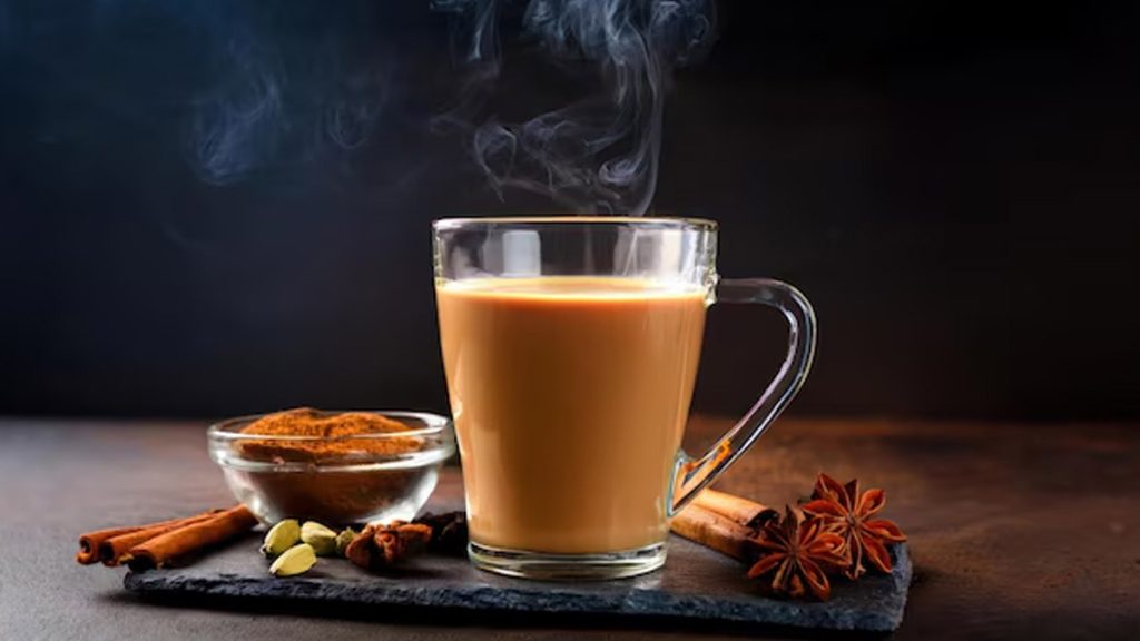 Tea Side Effect: चाय की लत इन लोगों खतरनाक हो सकती है, जाने चाय पीने से किन परेशानियो का सामना करना पड़ सकता है