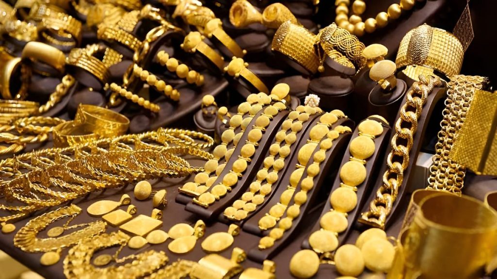 Gold Price: 10 ग्राम सोने की कीमत फिर आसमान पर चढ़ गई, यहाँ 24, 22 और 18 कैरेट सोने की नई कीमतें देखें।