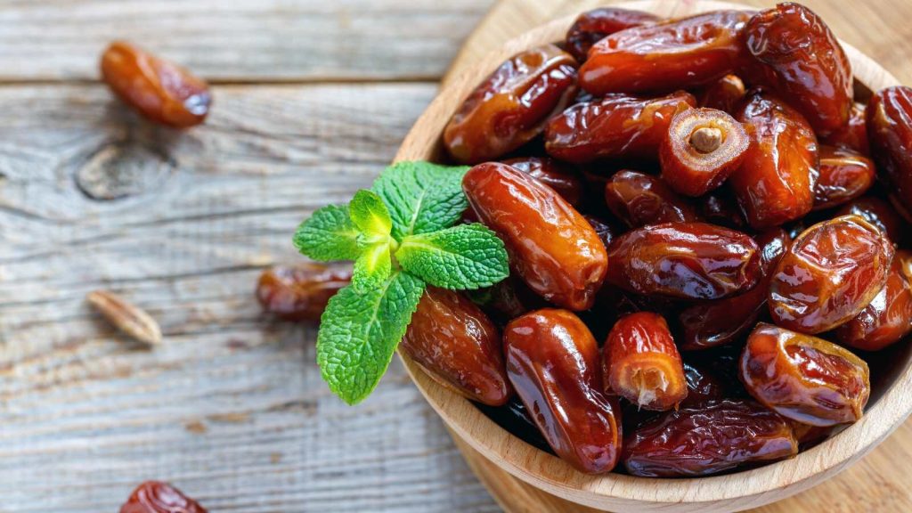 Health Benefits Of Dates: यदि आपको भी खजूर खाना पसंद है तो इस तरीके से खाये मिलेंगे ये फायदे