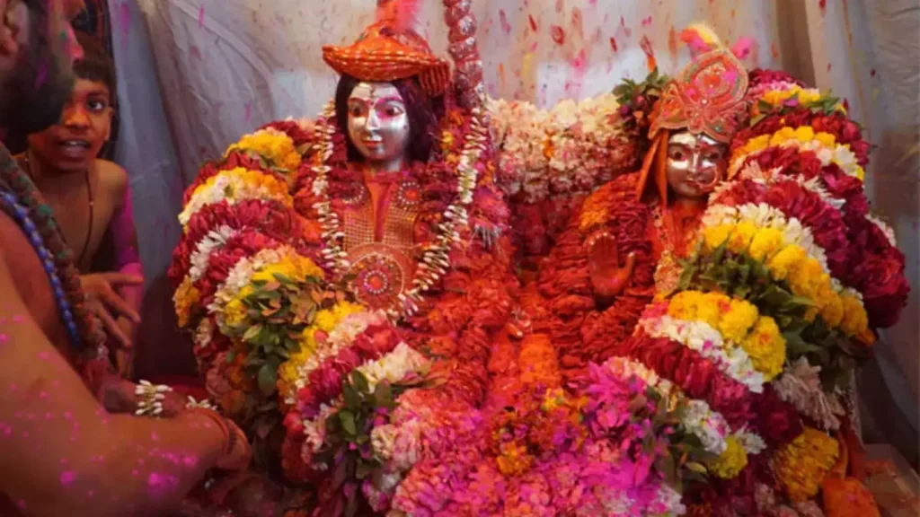 Rangbhari Ekadashi 2025: भोले बाबा रंगभरी एकादशी की सुबह मां गौरा का गौना लेकर विश्वनाथ मंदिर पहुंचे..!