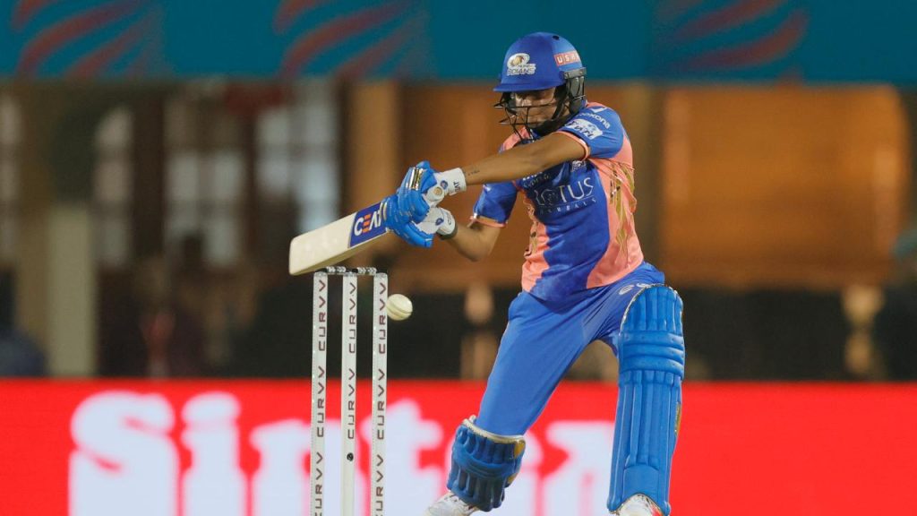 WPL Score: MI ने दिया गुजरात को 180 का लक्ष्य, कप्तान हरमनप्रीत ने एक पारी में 29 बाउंड्री ठोक डालीं।