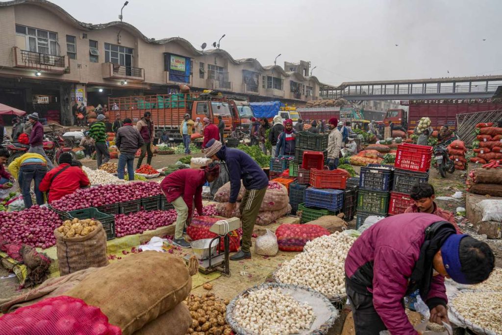 Business News: खाद्य वस्तुओं के सस्ता होने से मार्च में थोक महंगाई दर 2.0% पर आई, जो चार महीने में सबसे कम है।