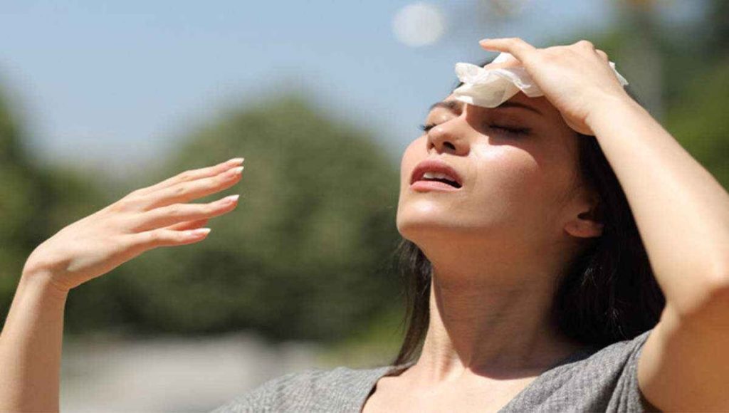Heatstroke Prevention: लू से बचने के उपाय, गर्मी में कैसे रखे अपना ध्यान, क्या खाएं और क्या पिएं?