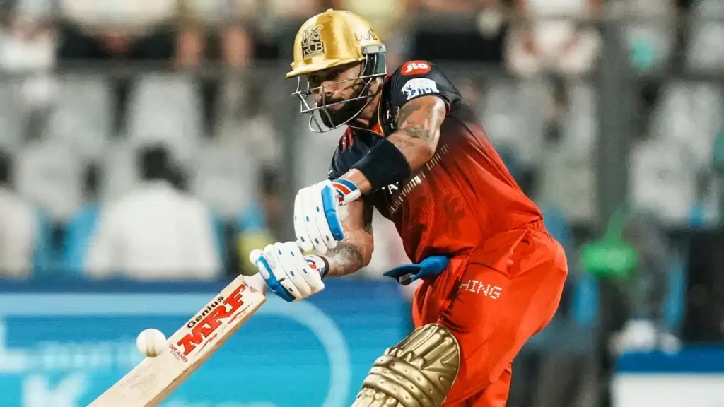 RCB vs DC: कोहली ने आईपीएल में 1000 बाउंड्री छुआ आंकड़ा, ऐसा करने वाले पहले खिलाड़ी बनकर इतिहास रचा।