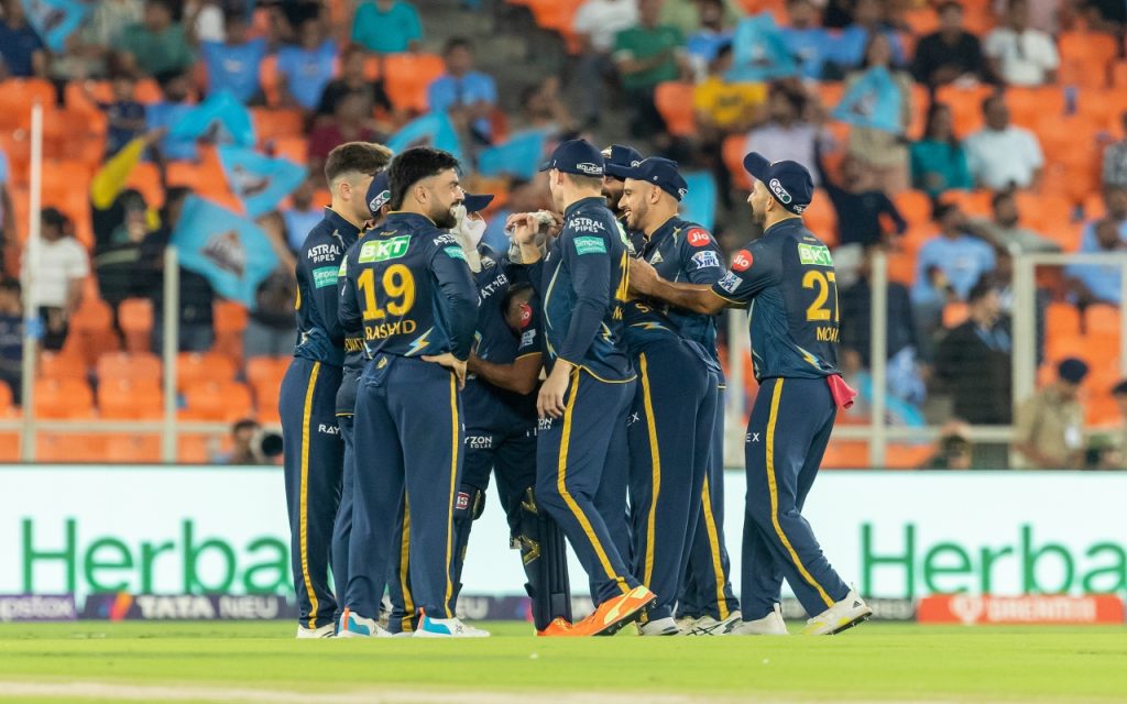 SRH vs GT: गुजरात ने हैदराबाद को 7 विकेट से हराया, पहले सिराज और फिर गिल-सुंदर ने लगाया शानदार शतक।