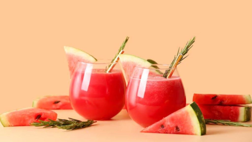 Watermelon Sharbat Benefits: तरबूज का शरबत आपको ठंडा रखें, आसान रेसिपी और फायदे जाने