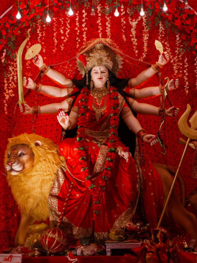 नवरात्रि के इन नो दिनो मे कपूर और लौंग से आरती करने के लाभ