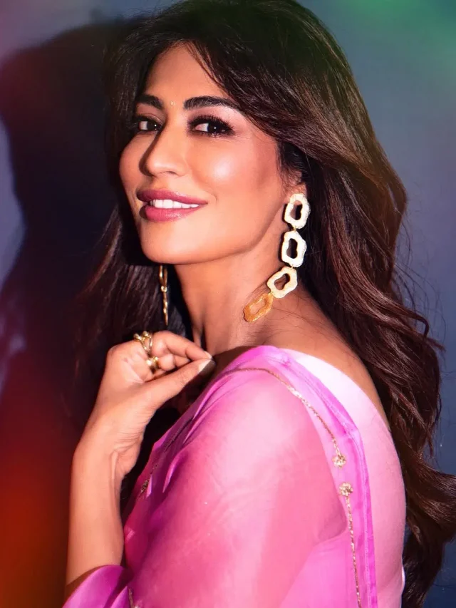 फेम अभिनेत्री चित्रांगदा ने पिंक साड़ी में दिये कातिलाना पोज