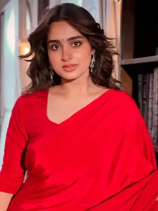 आएशा खान की साड़ी की 10 सुंदर तस्वीरें