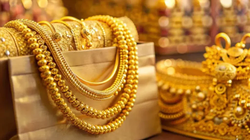 Gold-Silver Price Today: ट्रंप के टैरिफ ने सोने की कीमत में नया रिकॉर्ड बनाया, 10 ग्राम का मूल्य 91,000 के पार