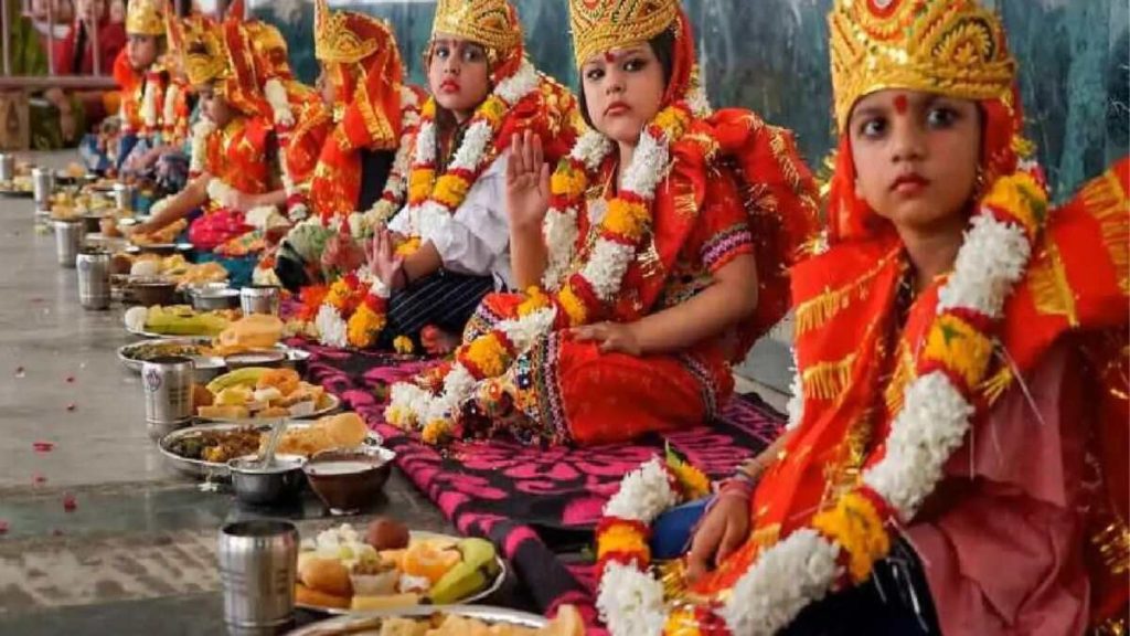 Kanya Puja 2025: कन्या पूजन के दौरान लंगूर क्यों होना चाहिए?